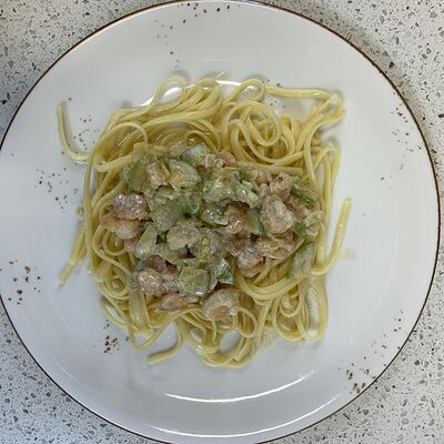 Лингуине с креветками и цукини в сливочном соусе в Кофеин по цене 410