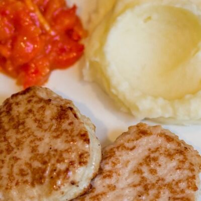 Котлеты куриные с пюре в Поль Бейкери по цене 735 ₽