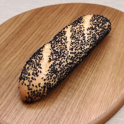 Багет малый с черным кунжутом в Кафе-пекарня Susser по цене 80 ₽