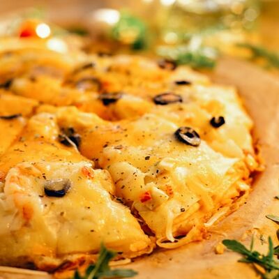 Четырехслойная пицца с морепродуктами в Monsterpizzz по цене 1716 ₽