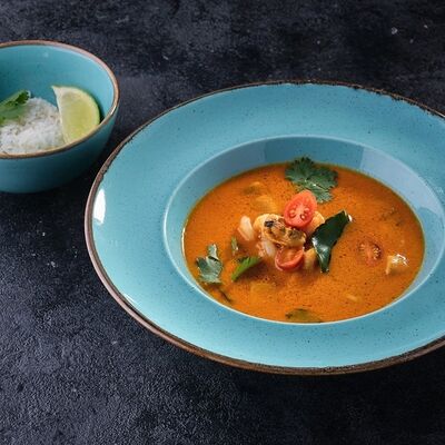 Суп Том Ям с морепродуктами в Friends по цене 710 ₽