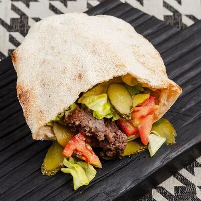 Пита с кебабом из говядины и овощами в Лебовски Пицца и Боулинг по цене 470 ₽