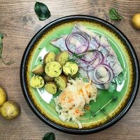 Сельдь малосольная с молодым картофелем и квашеной капустой в Potato project