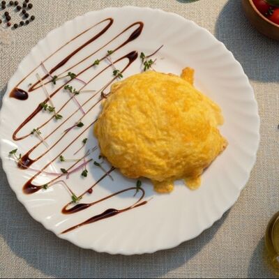 Отбивная из свинины с помидором под сырной корочкой в Интер-Сити по цене 570 ₽