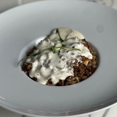 Гречневая каша с муссом из пармезана в Crystal по цене 350 ₽