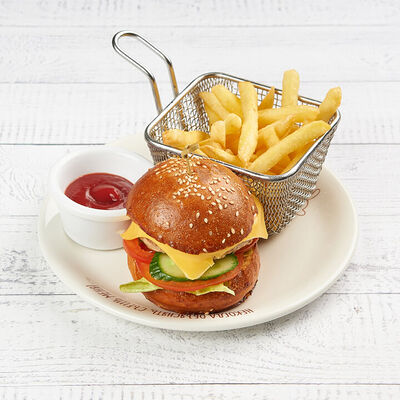 Детский мини-бургер с индейкой и картофелем фри в АндерСон по цене 540 ₽