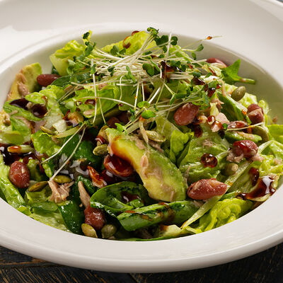 Зеленый салат с тунцом в Дача по цене 800 ₽