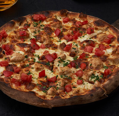 Пицца куриная с томатами 23 см в Mojo по цене 280