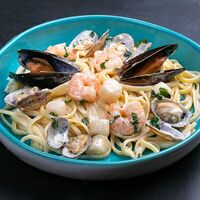 Паста с гребешками и морепродуктами в Лакс+