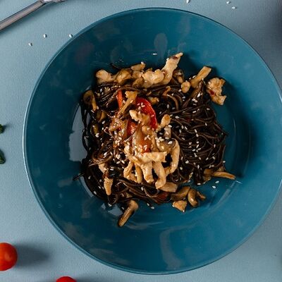 Гречневая лапша с курицей в Корица по цене 380 ₽