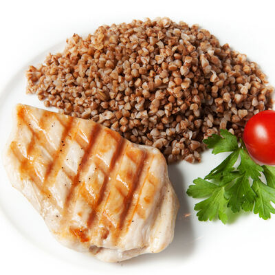 Куриное филе на гриле с гречей в Фитнес меню по цене 385 ₽