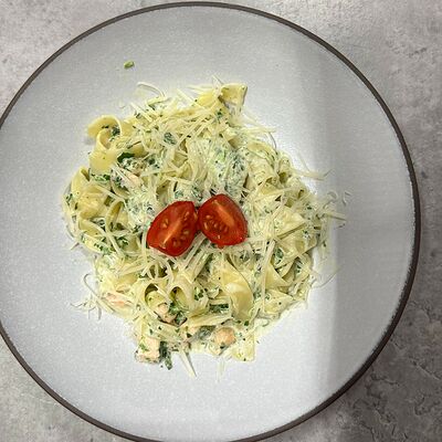 Паста с семгой и шпинатом в Black Hot Coffee по цене 823 ₽