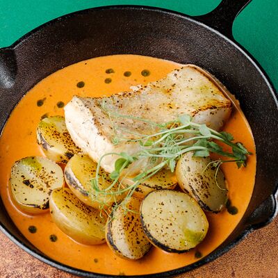 Филе судака с картофелем в томатном соусе со сливками в Лебовски Пицца и Боулинг по цене 780 ₽