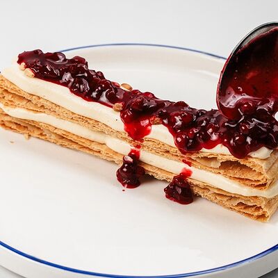 Мильфей с брусникой в Причал по цене 400 ₽