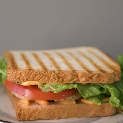 Сэндвич с курицей в Миндаль Coffee & Food по цене 269 ₽