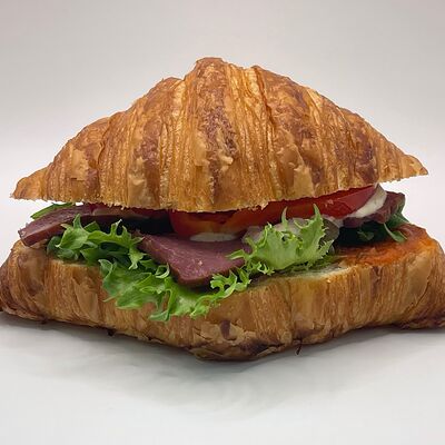 Круассан с говядинойв Францбери по цене 531 ₽
