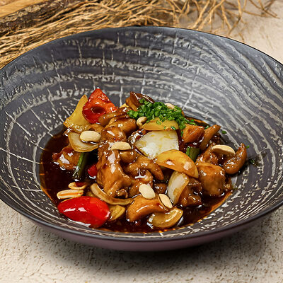 Курица гунбао в China Club по цене 950 ₽