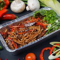 Лапша Вок с говядиной в Chudo - Ресторан азиатской кухни