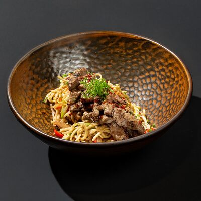 Домашняя лапша с говядиной в Вечно Молодой по цене 800 ₽