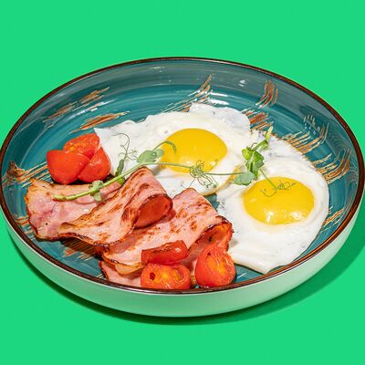 Глазунья с беконом и помидорами в Kiss по цене 235