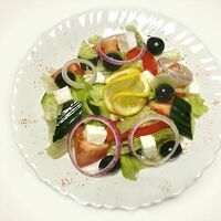 Салат греческий в Saperavi Грузинская кухня
