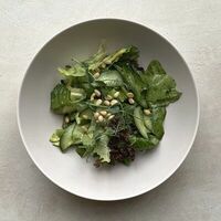 Зеленый салат с авокадо, цукини, кедровым орехом и бобами эдамаме в Lemon Tree на 25 октября 47