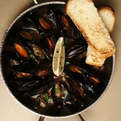 Мидии в винном соусе в Особняк по цене 1415 ₽