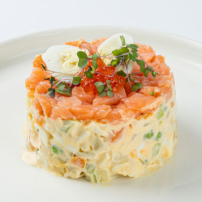 Оливье со слабосолёным лососем в Магадан по цене 870 ₽
