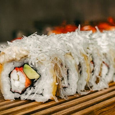 Ролл с масляной рыбой в Picasso по цене 1830 ₽