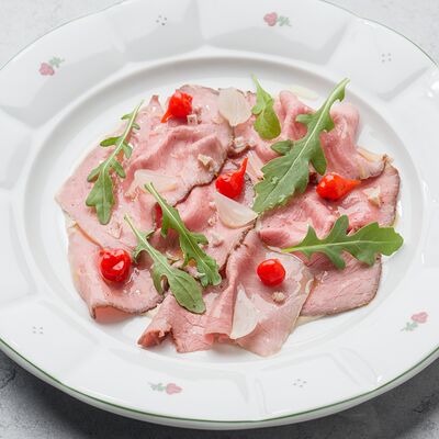 Вителло тоннато в Август бистро по цене 620 ₽