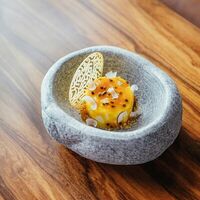 Десерт Манго-маракуйя в Макадамия