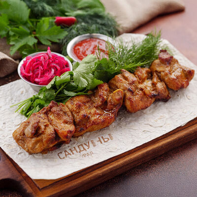 Шашлык Сандуновский из куриного бедра в Сандуны Урал по цене 810 ₽