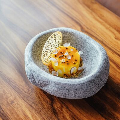 Десерт Манго-маракуйя в Макадамия по цене 420 ₽