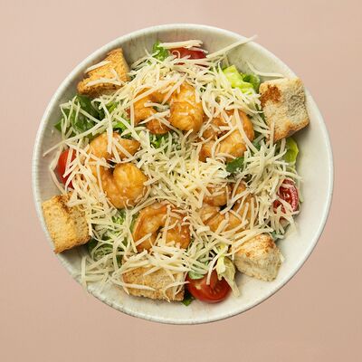 Цезарь с креветками в Романовская пекарня по цене 750 ₽