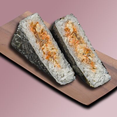 Онигири с угрем в НАШИ СУШИ по цене 320 ₽