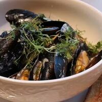 Мидии в винно-томатном соусе в Bella Strada