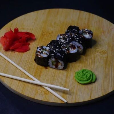 Ролл с угрем в Yo! Sushi по цене 320 ₽