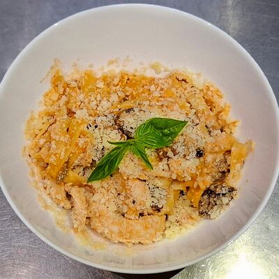 Паста с курицей и грибами в Паркофка по цене 450 ₽