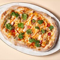 Пицца том-ям с морепродуктами в Мастер Ли