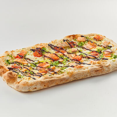 Пицца Римская сливочная с лососем 30см в Вкусномаркет по цене 979 ₽