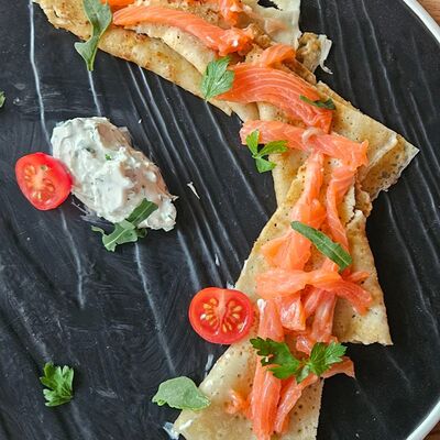 Блинчики с красной рыбой и соусом из творожного сыра в Panama City по цене 509 ₽