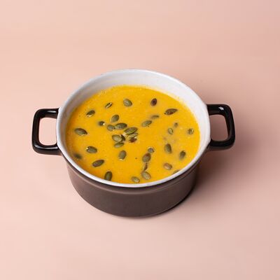 Тыквенный крем-суп с пряным карри и креветками в Tbls по цене 495 ₽