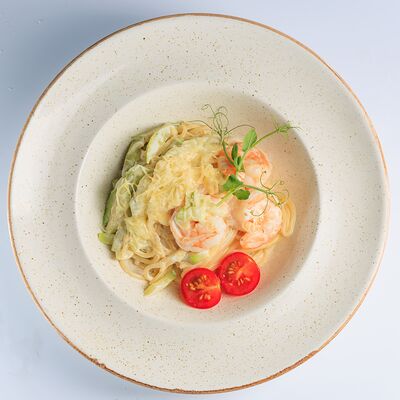 Спагетти с креветками и цукини в Семейный ресторан Tiki&Taki по цене 650 ₽