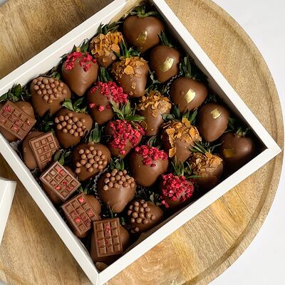 Клубничный набор Сьюзен большой в Клубника по цене 6990 ₽