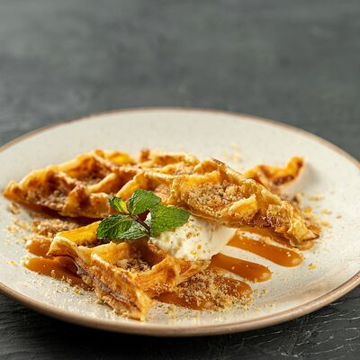 Бельгийские вафли с кремом и ореховым пралине в Pitnica по цене 420 ₽