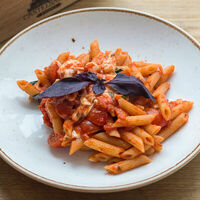 Пенне со свежей моцареллой и томатами в Кастельсардо