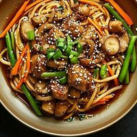 Лапша жареная со свининойв Лапша