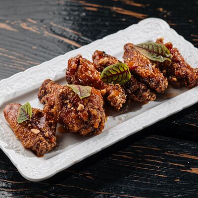 Куриные крылья с манго-чили в Just Bar & Kitchen по цене 650 ₽