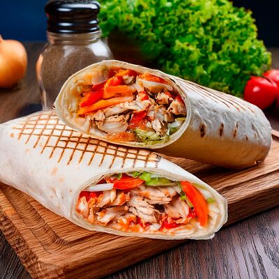 Шаурма Вип с курицейв Городок по цене 415 ₽