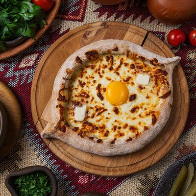 Хачапури по-аджарски в Хинкальная по цене 770 ₽